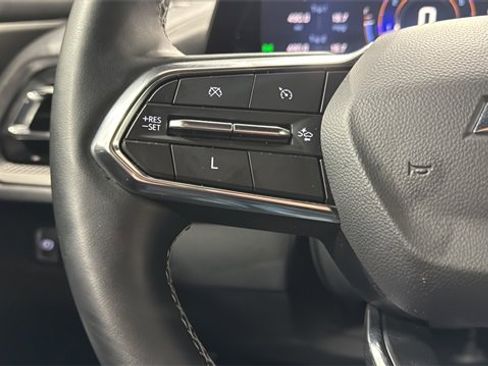 Used 2025 Chevrolet Traverse LT image 18