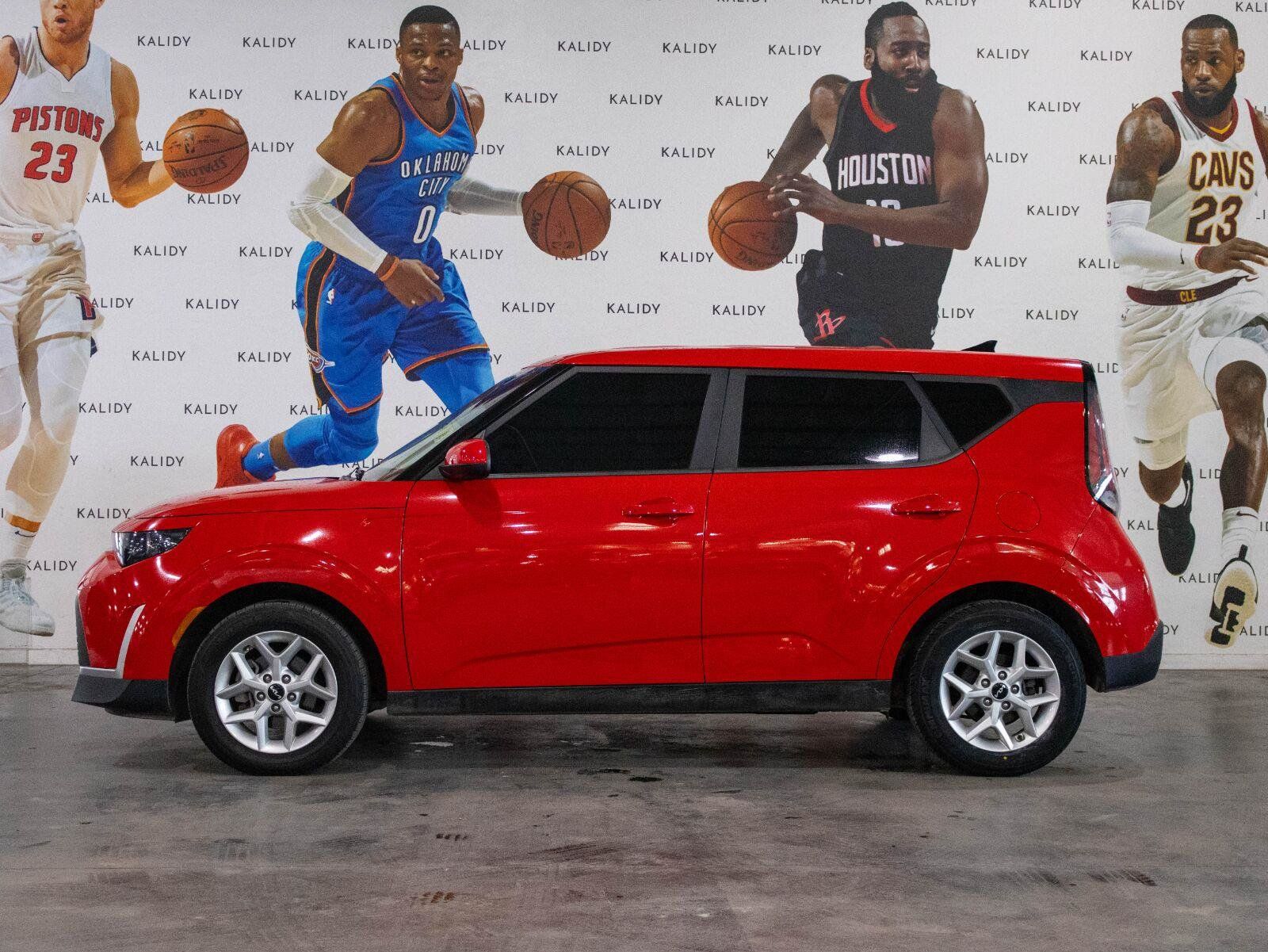 Used 2023 Kia Soul LX w/ Option Group 015 FWD image 16