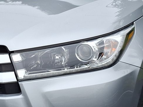 Used 2019 Toyota Highlander Limited AWD/4WD image 8