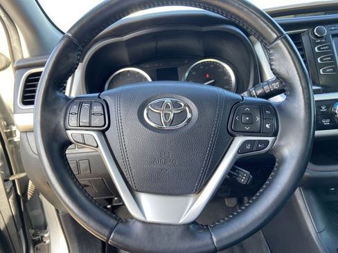 Used 2019 Toyota Highlander XLE image 35