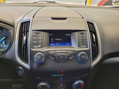 Used 2018 Ford Edge SE image 25