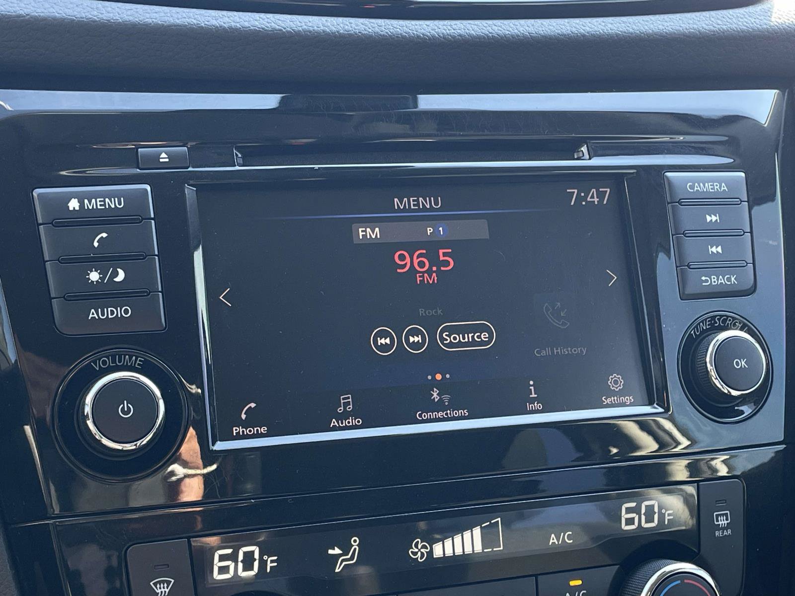 Used 2020 Nissan Rogue SV FWD image 15