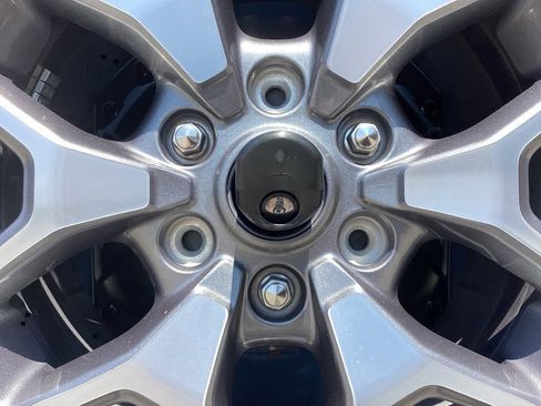 New 2025 Ford Bronco Badlands image 17