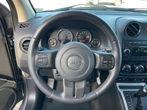 Used 2014 Jeep Compass Latitude image 14