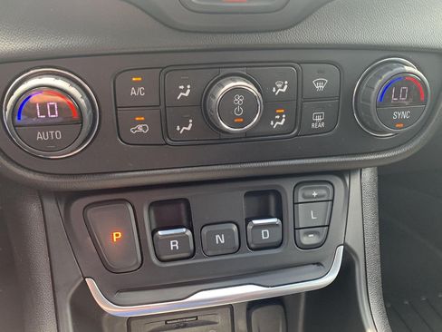 Used 2020 GMC Terrain SLE w/ Driver Convenience Package AWD/4WD image 13