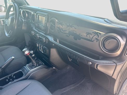 Used 2019 Jeep Wrangler Sport AWD/4WD image 26