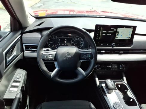 Used 2025 Mitsubishi Outlander SE AWD/4WD image 7