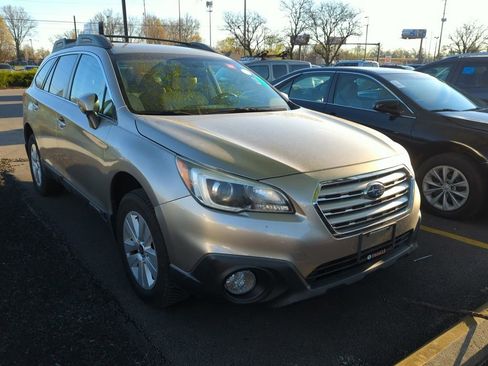 Used 2016 Subaru Outback 2.5i Premium image 3