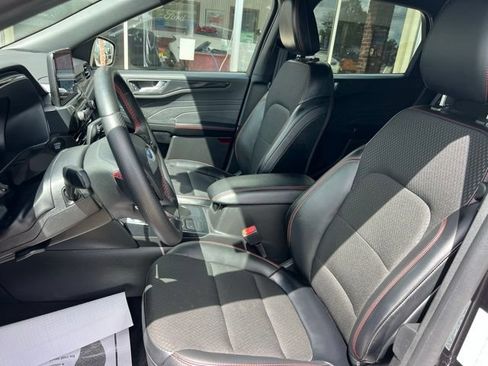 Used 2025 Ford Escape ST-Line Select AWD/4WD image 13