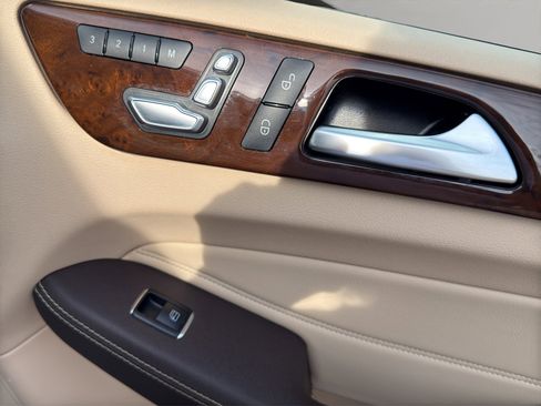 Used 2019 Mercedes-Benz GLS 450 4MATIC image 18