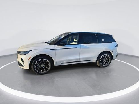 New 2026 Lincoln Nautilus Reserve image 5