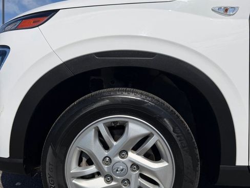 Used 2024 Hyundai Venue SE FWD image 19