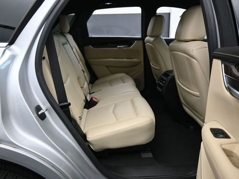 Used 2019 Cadillac XT5 FWD image 36