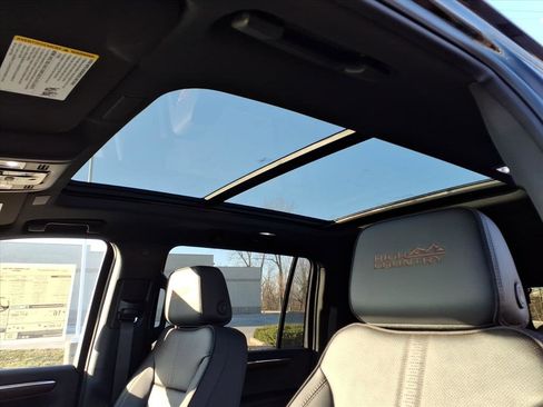 New 2026 Chevrolet Suburban High Country image 14