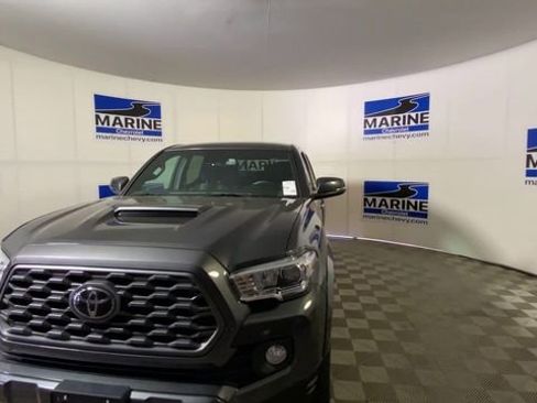 Used 2022 Toyota Tacoma TRD Sport w/ Technology Package image 5