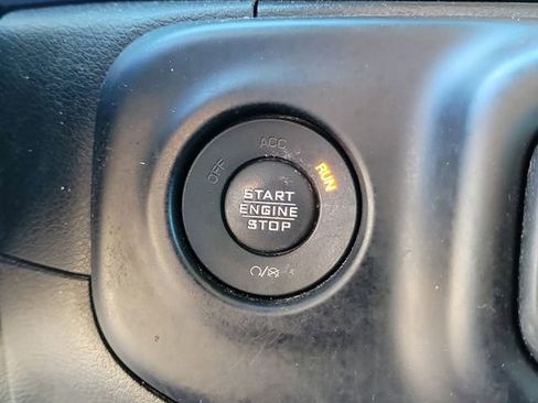 Used 2021 Jeep Gladiator Willys image 29