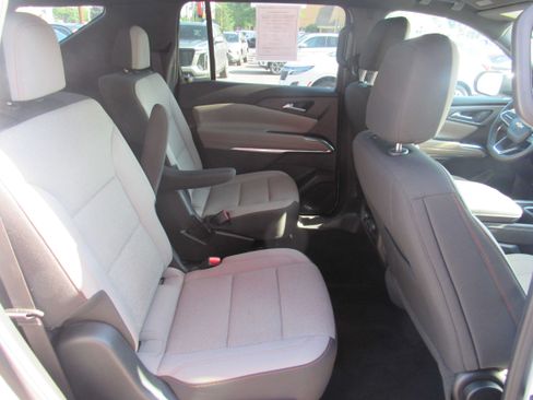 Used 2026 Chevrolet Traverse LT w/ Driver Confidence Package FWD image 13