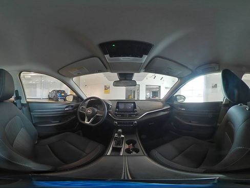 Used 2025 Nissan Altima 2.5 SV FWD image 40