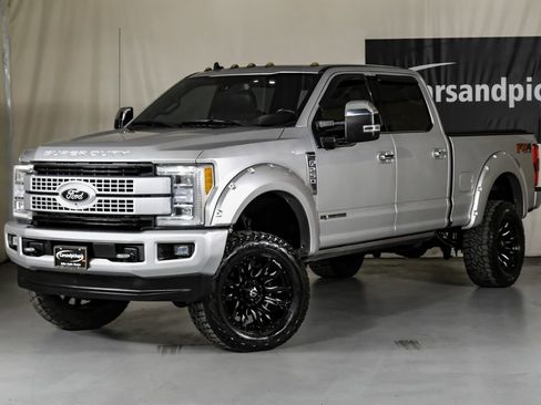 Used 2019 Ford F250 Platinum w/ Platinum Ultimate Package image 5