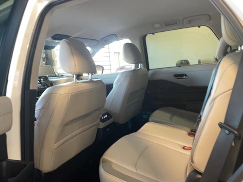 Used 2023 Nissan Pathfinder SL image 18