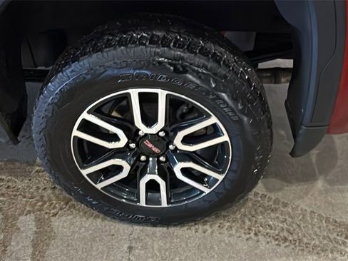 Used 2025 GMC Sierra 1500 AT4 w/ AT4 Premium Package image 10