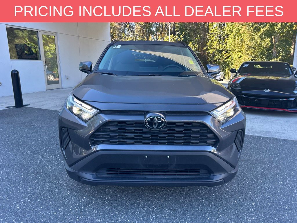 Used 2025 Toyota RAV4 XLE AWD/4WD image 2