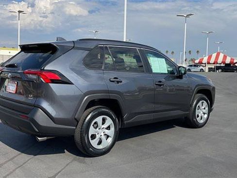 Certified 2020 Toyota RAV4 LE AWD/4WD image 5