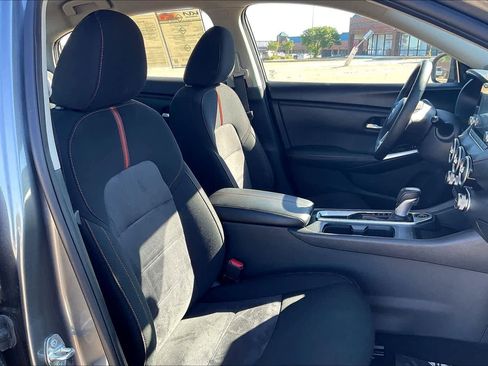 Used 2025 Nissan Sentra SR FWD image 13
