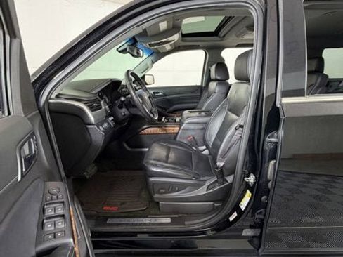 Used 2015 Chevrolet Suburban LTZ RWD image 10