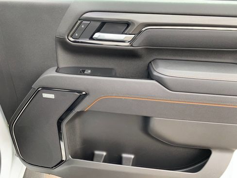 Used 2025 GMC Sierra 2500 AT4 image 30