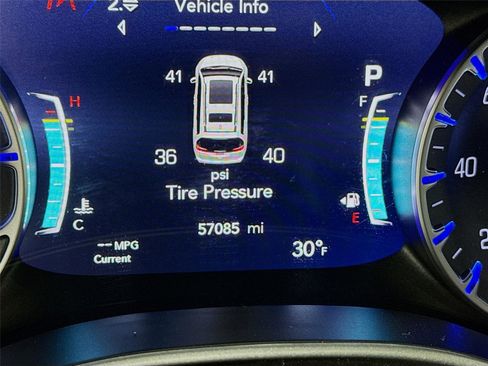 Used 2024 Chrysler Pacifica Touring-L image 13