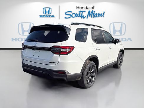 New 2026 Honda Pilot Sport image 7