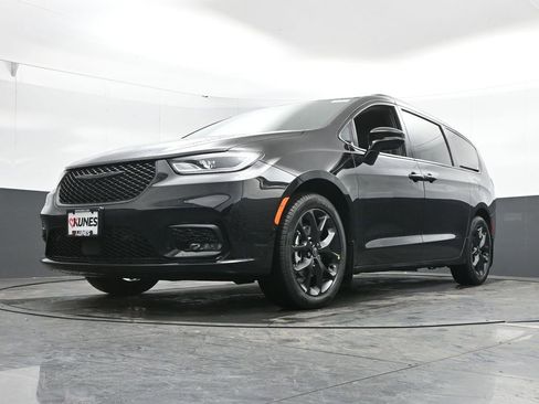 New 2026 Chrysler Pacifica Select image 42