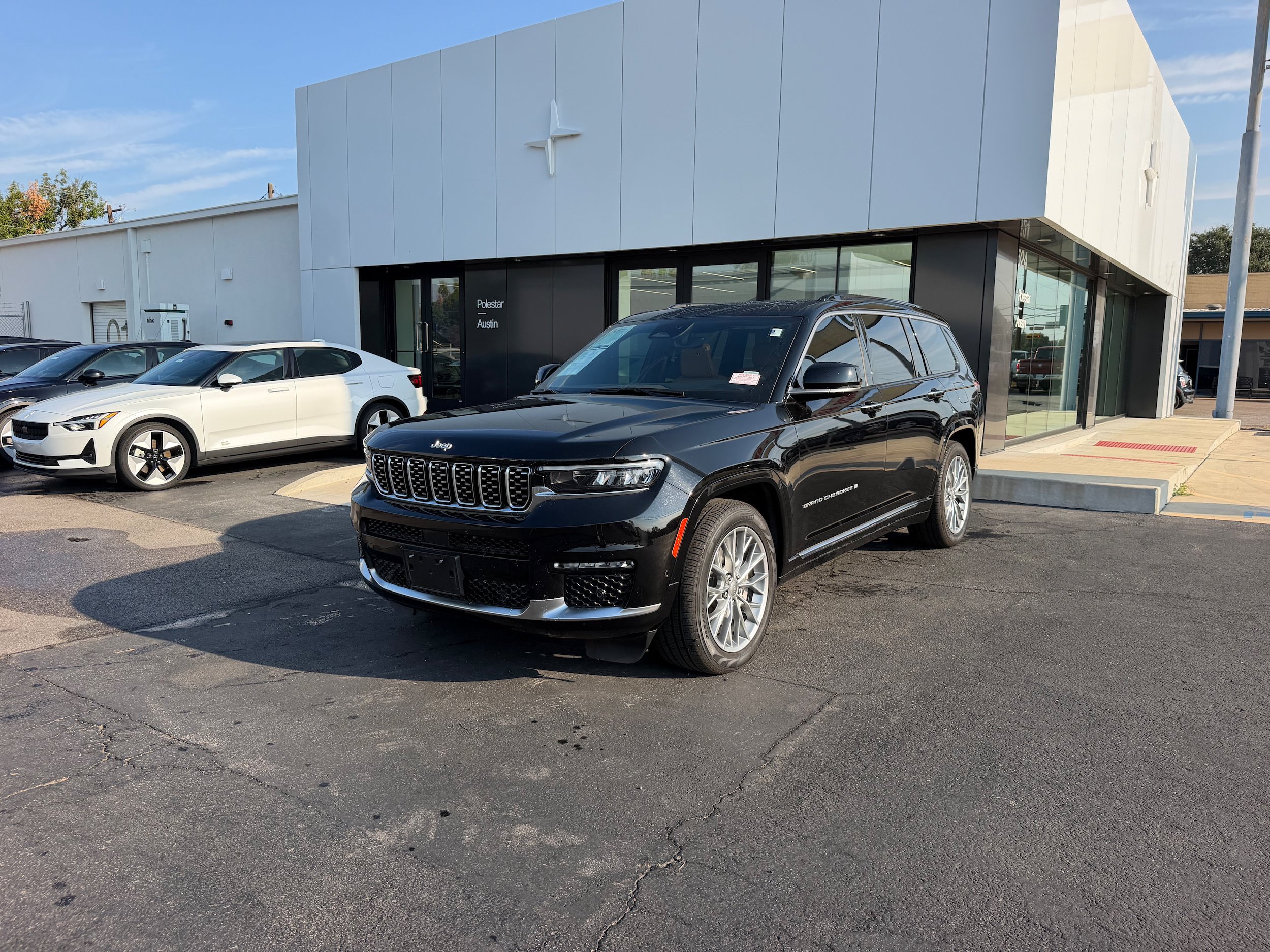 Used 2025 Jeep Grand Cherokee L Summit w/ Luxury Tech Group V AWD/4WD image 2