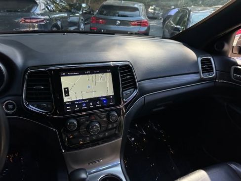 Used 2019 Jeep Grand Cherokee Limited image 18