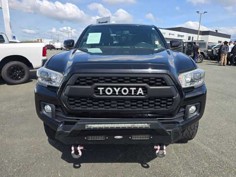 Used 2017 Toyota Tacoma TRD Off-Road w/ Tow Package (A/T) AWD/4WD image 8