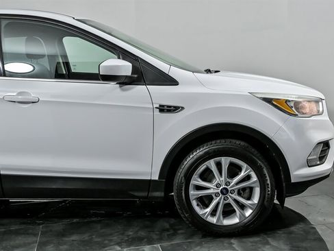 Used 2017 Ford Escape SE image 12