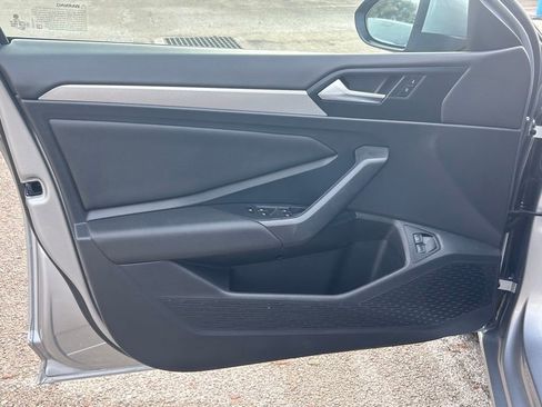 Used 2021 Volkswagen Jetta SE image 33