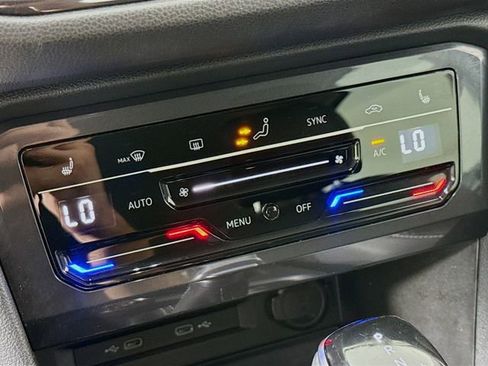 Used 2022 Volkswagen Tiguan SE image 15