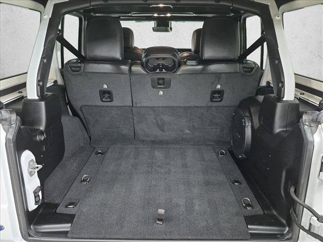 Used 2022 Jeep Wrangler Unlimited Sahara AWD/4WD image 5