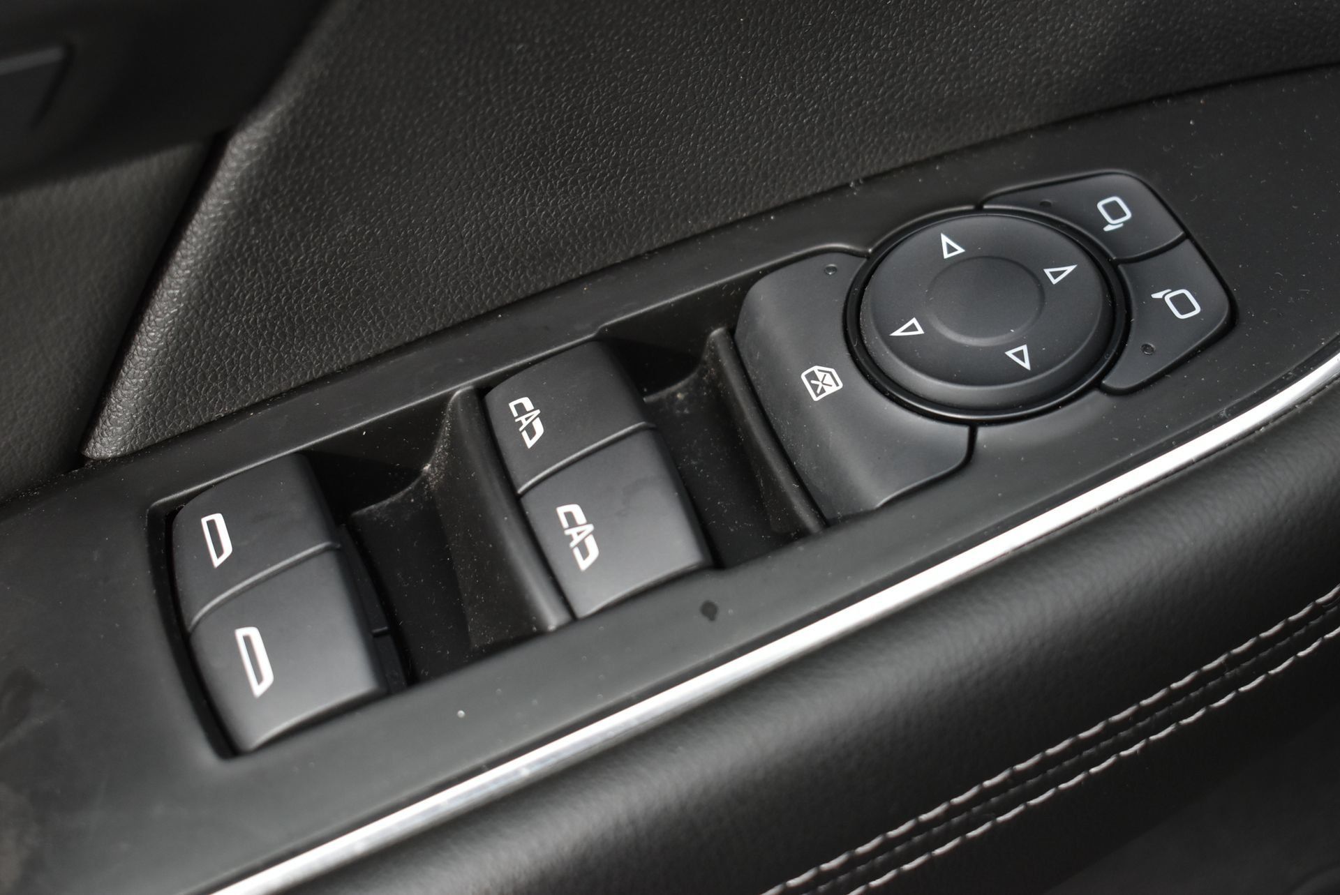 Used 2023 Buick Envision Essence AWD/4WD image 13