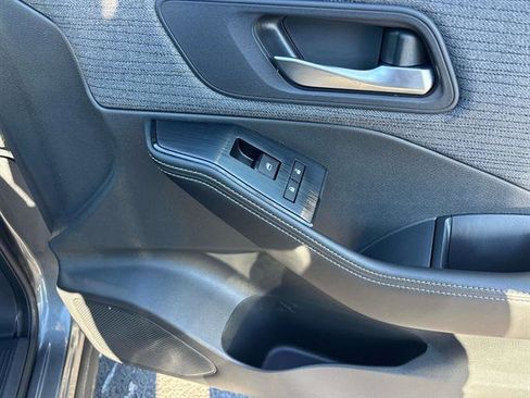 Used 2022 Nissan Rogue SV image 18