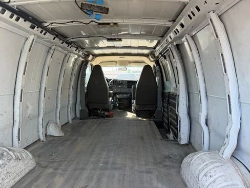 Used 2016 Chevrolet Express 2500 Extended RWD image 3