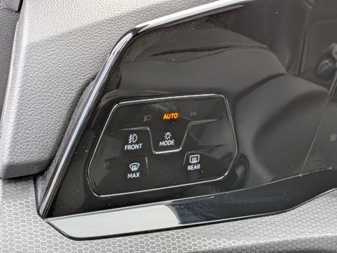 Used 2022 Volkswagen GTI SE image 15