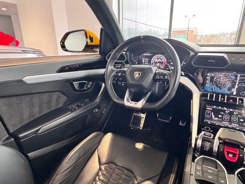 Used 2021 Lamborghini Urus image 34