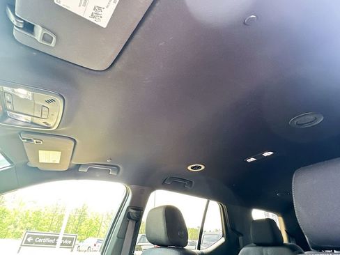 Used 2023 Chevrolet Traverse LT image 11