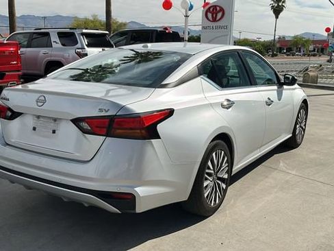 Used 2024 Nissan Altima 2.5 SV FWD image 24