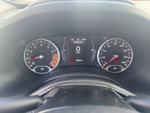 Used 2020 Jeep Renegade Latitude w/ Popular Equipment Group image 17