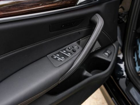 Used 2023 BMW M550i xDrive w/ Executive Package image 57