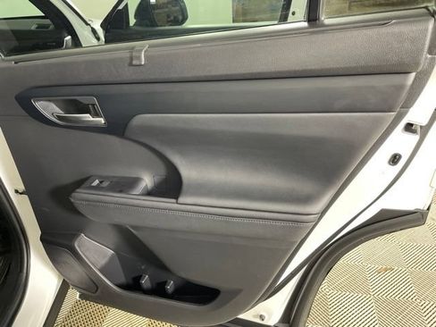 Used 2023 Toyota Highlander XSE AWD/4WD image 26